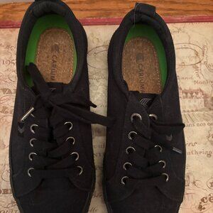 Cariuma OCA Low All Black Canvas Sneakers (Women's 7 / Men's 5.5) ✨ Like New!
